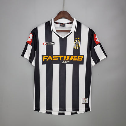 Retro Juventus Home Kit 01/02