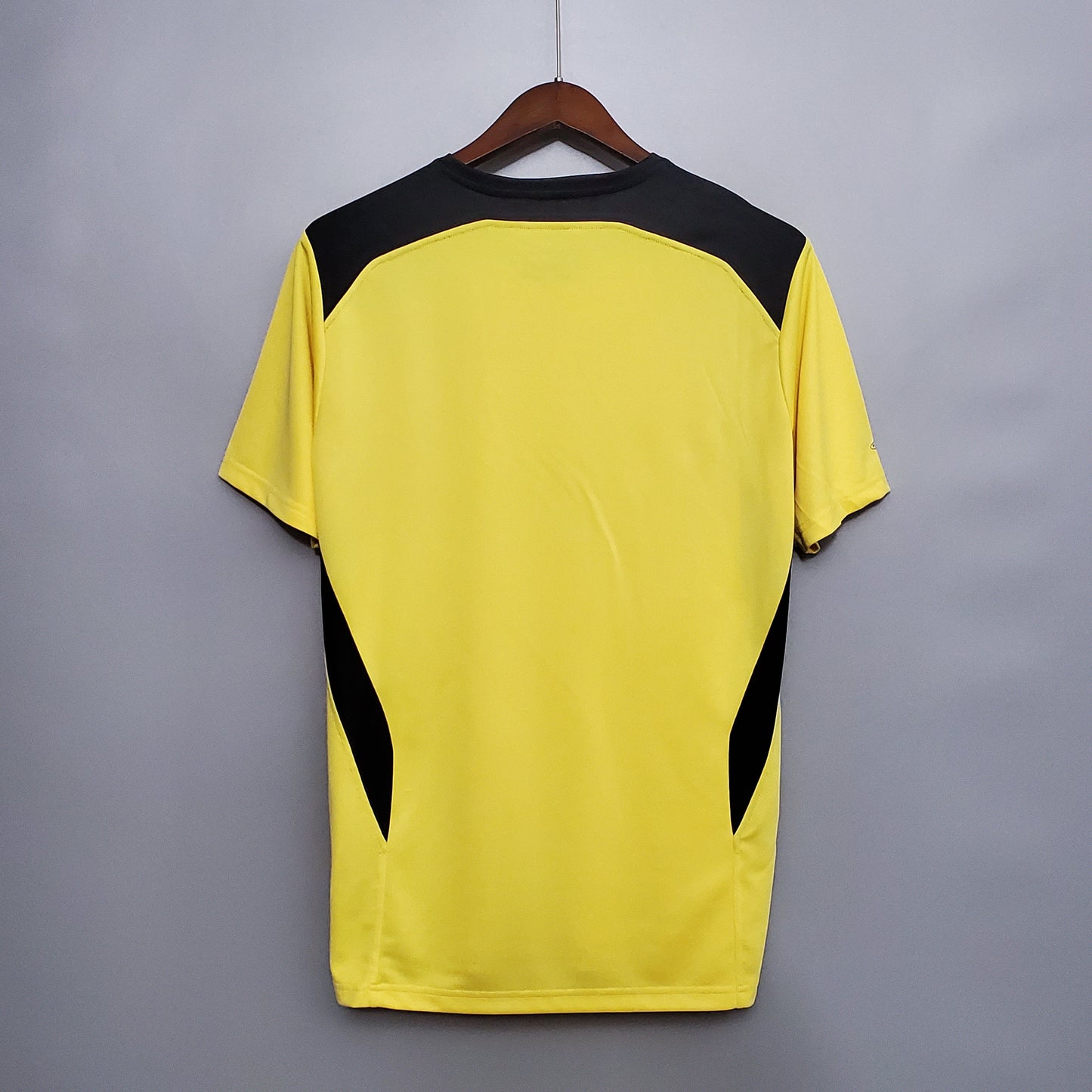 Retro Liverpool Away 04/05